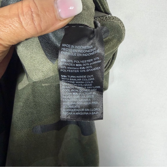 White House Black Market Embossed Camo Faux Suede Slimming Runway Leggings Sz 0. - Picture 7 of 13